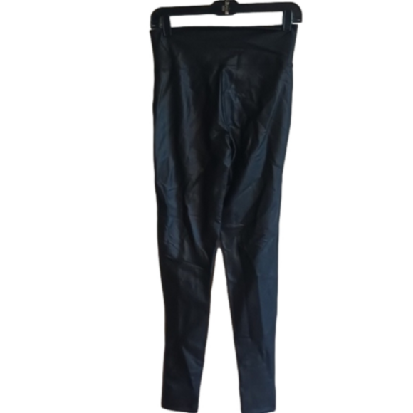 CUTE pair of faux leather pants.Size medium, from Zenana. Good used condition. - Picture 5 of 12